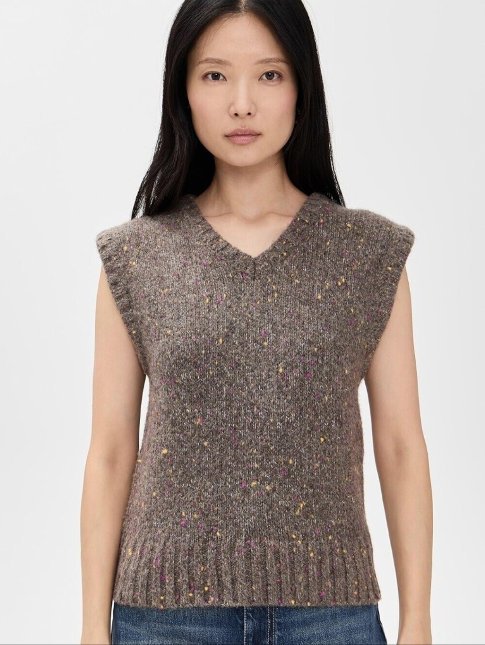 ASTR The Label Taytum V-neck Multicolor Speckled Wool Blend  Sleeveless Vest - Picture 2 of 8
